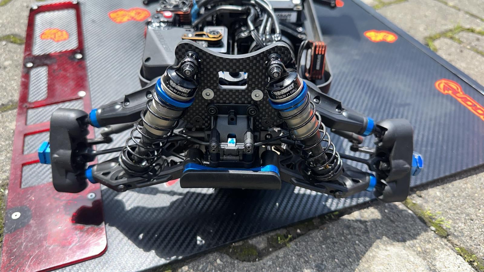 Team Associated RC 8B4.1 Front Shock Tower