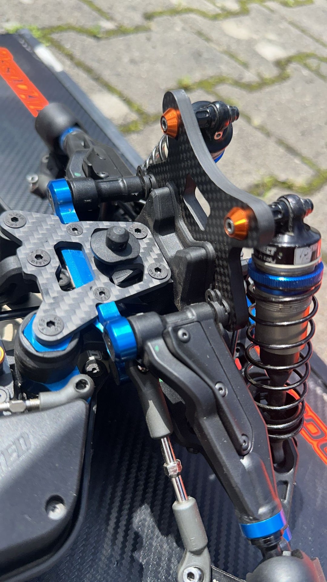 Team Associated RC 8B4.1  Front Shock Tower